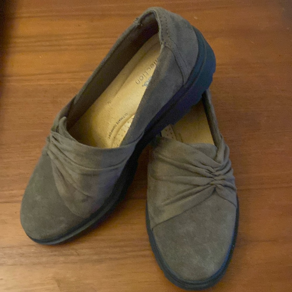 Sale 😘Clarks Collectiom Suede Tan/Brown Flats like new